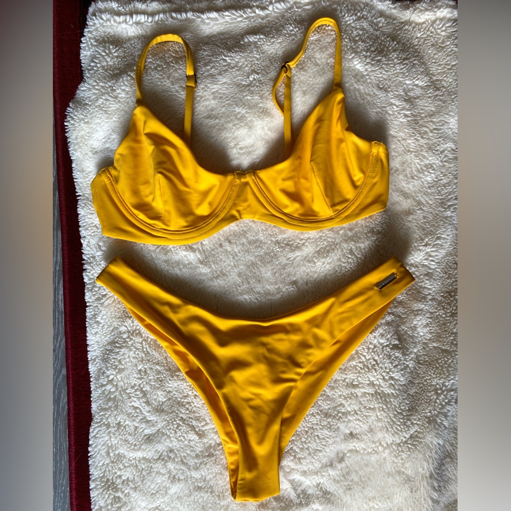 Blackbough yellow bikini set underwire cheeky bottom